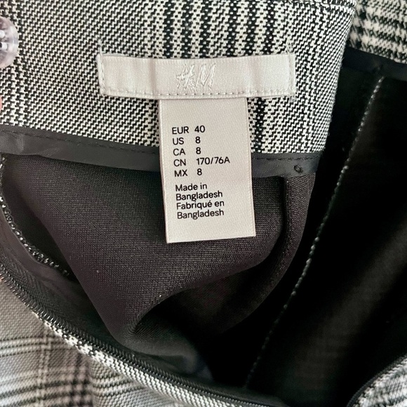 H&M Black and White Plaid Mini Skirt with Buttons Zip-Up SZ 8 - Picture 4 of 4